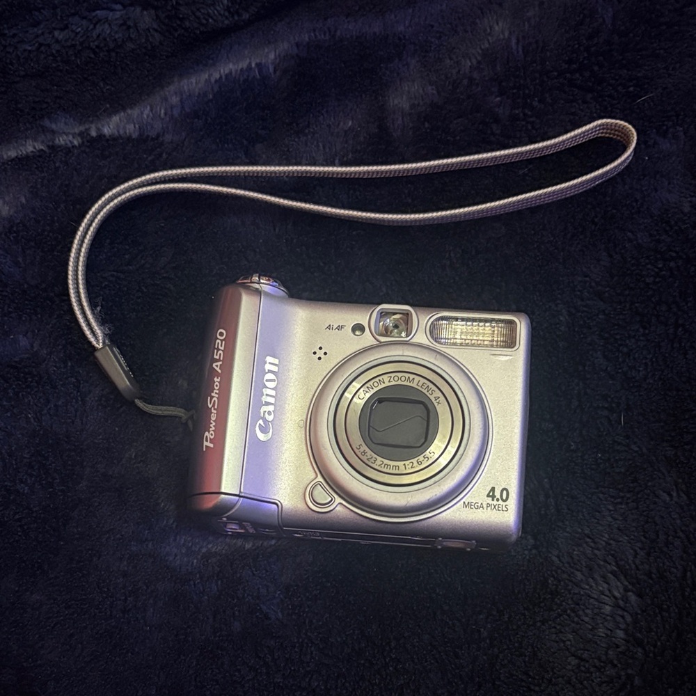 VINTAGE 2005 Canon PowerShot A520 Digital Camera - Gray
